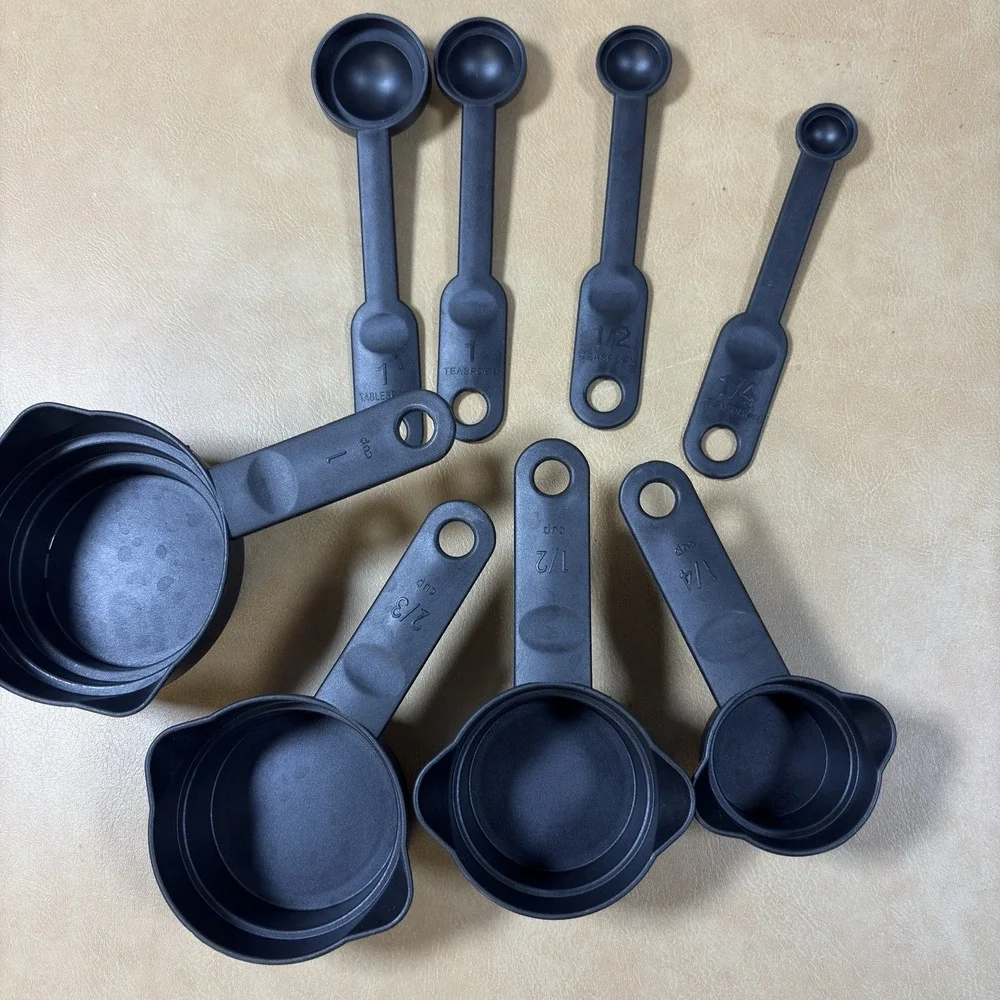 8 Pc Measuring Cup & Spoon Set Black Plastic Dishwasher Safe New w/ Tag (232)